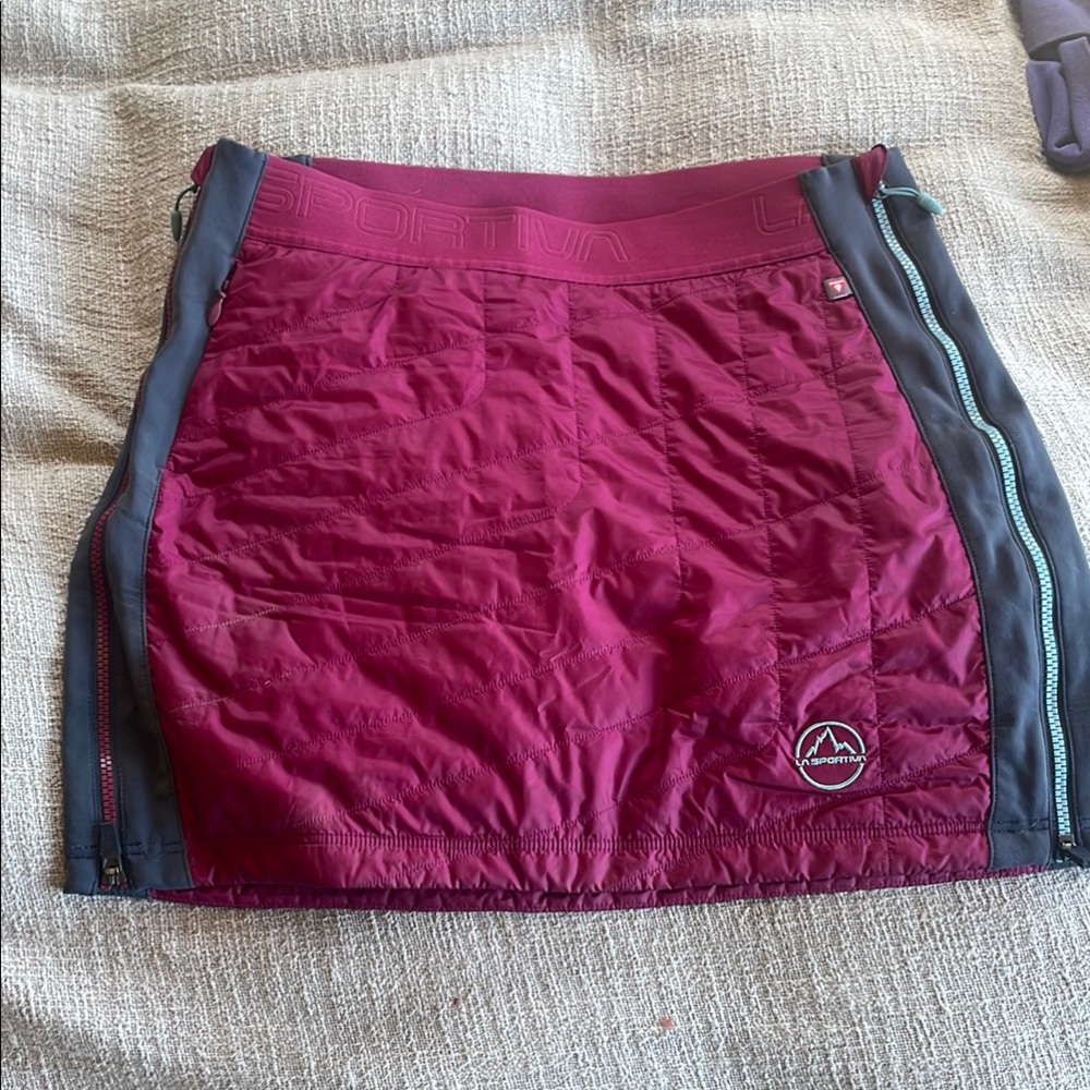 La Sportiva Women's insulated Burgundy Skirt